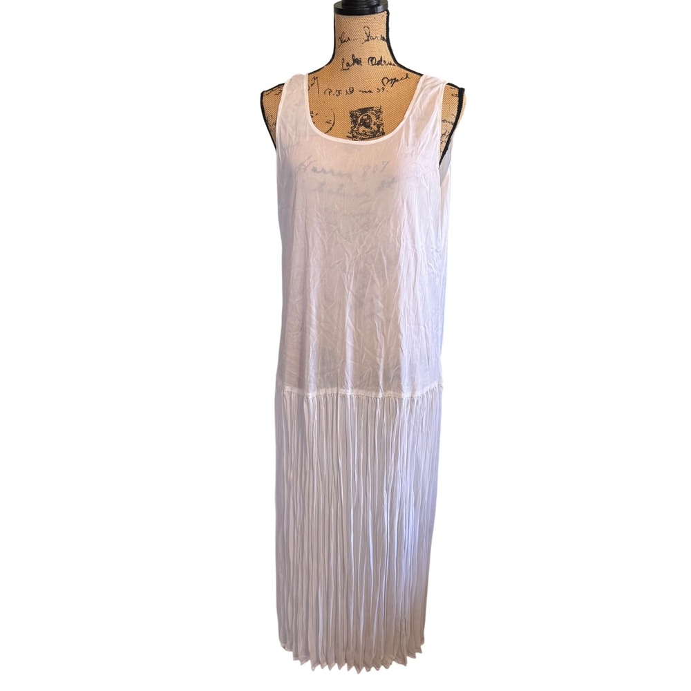 Women’s White Sleeveless Pleated Slip Dress